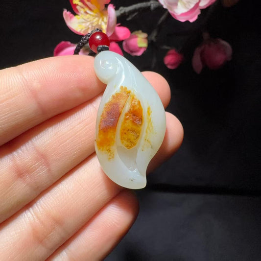 和田玉籽料挂件玉兰花（9.8g）
