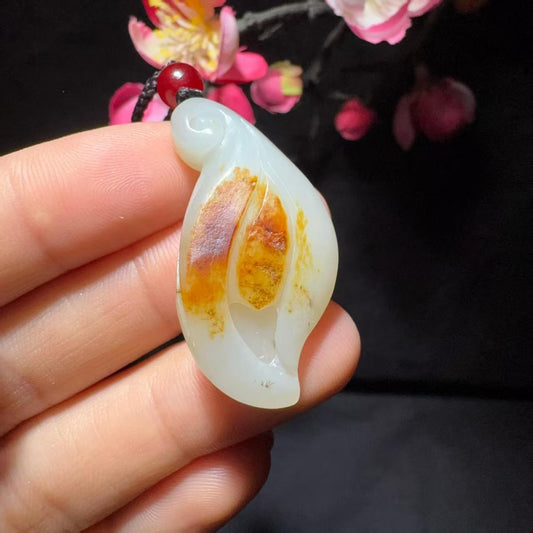 和田玉籽料挂件玉兰花（9.8g）