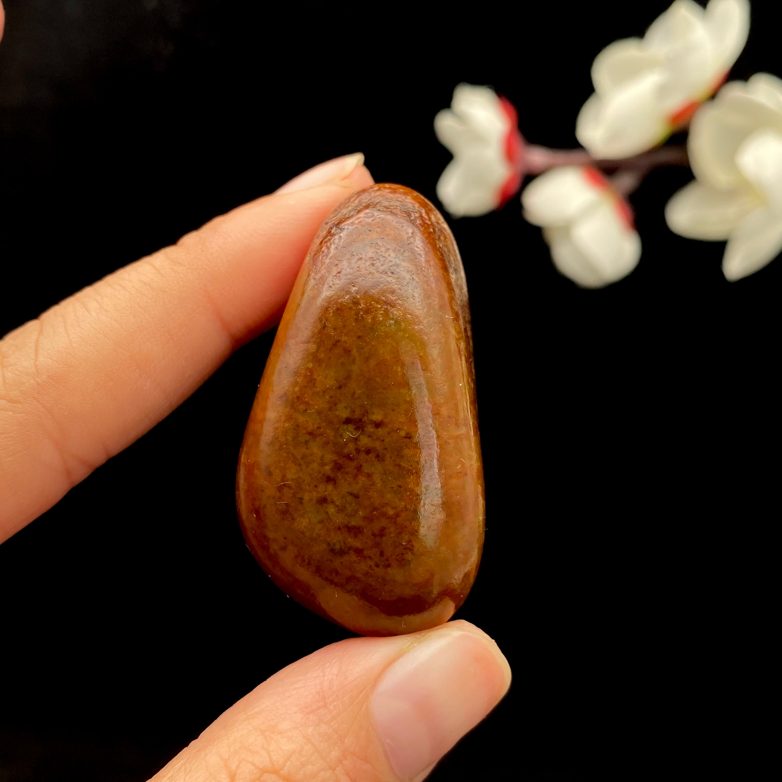 和田玉-红沁皮籽料原石（45克） – 厚德载玉