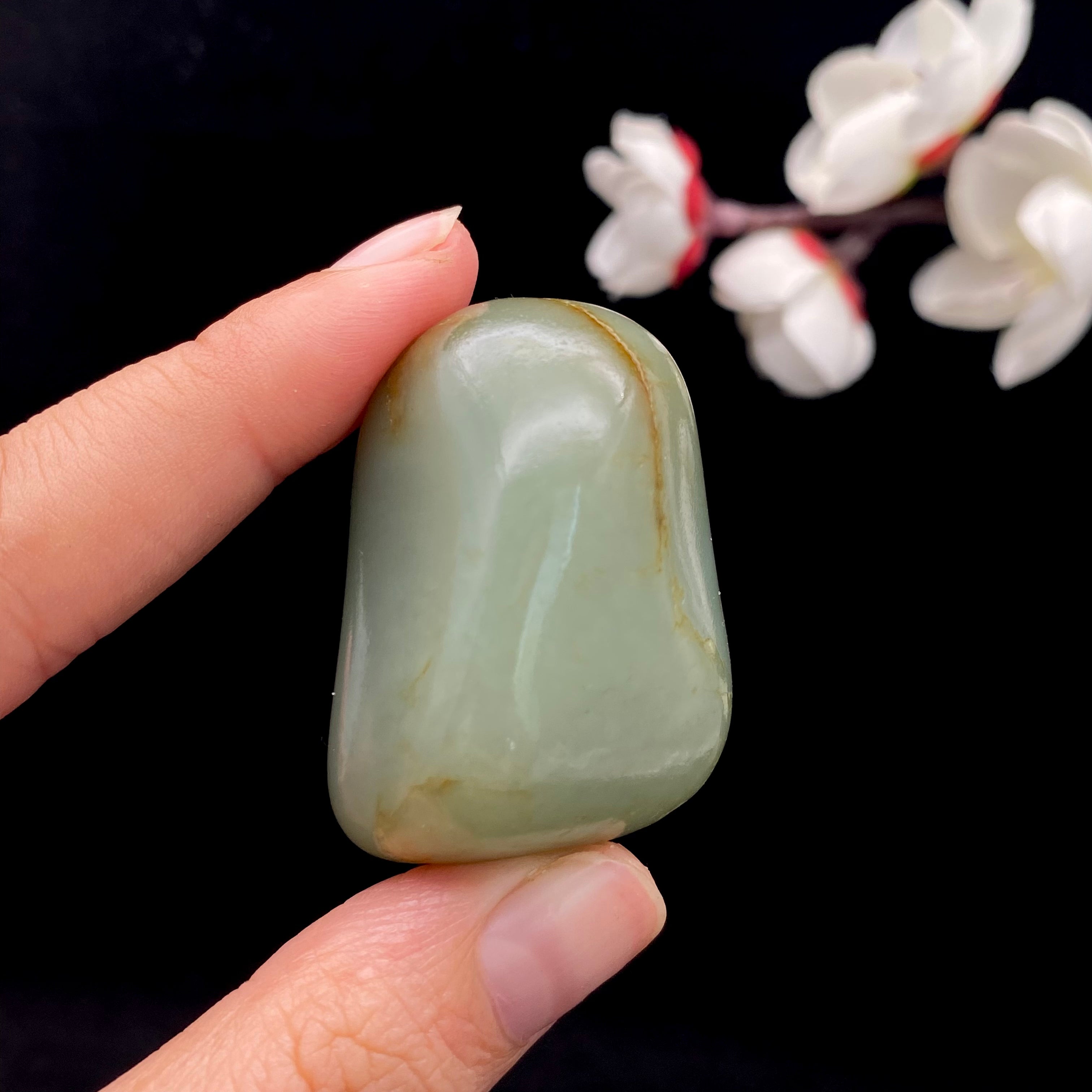 和田玉　青玉 和田玉-青玉籽料原石（50.3克） – 厚德载玉
