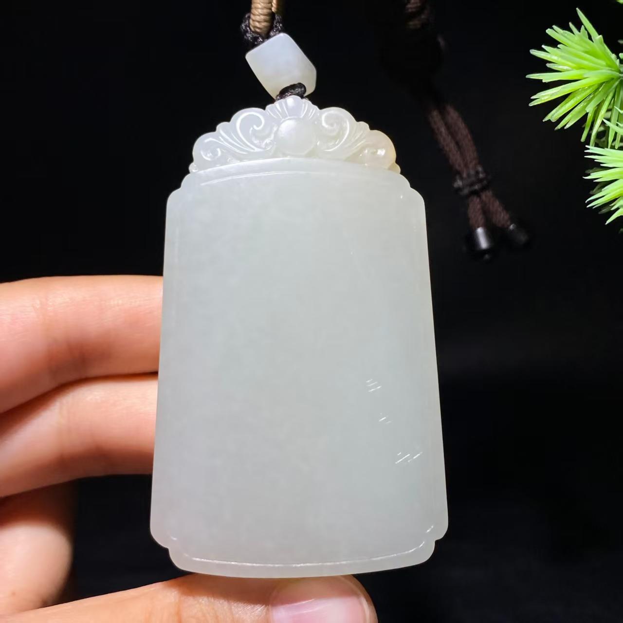 和田玉籽料无事牌（94.7g）