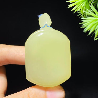 和田玉黄玉无事牌（42.7g）