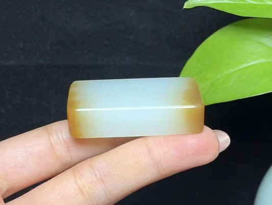 新疆和田玉且末料天地糖平安无事牌（38.5g）