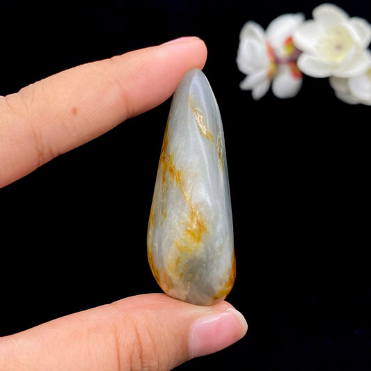 【超值推荐】和田玉-聚黄皮青花底籽料挂件（35.5克）