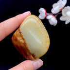 和田玉-聚黄皮带洒金皮青白肉籽料原石（104.4克）