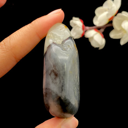 和田玉-青花带洒金皮籽料原石（67.7克）