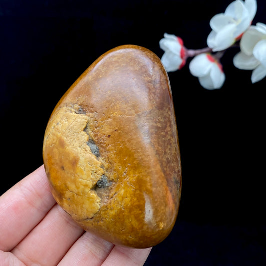 和田玉-黄沁皮籽料原石（187.2克）