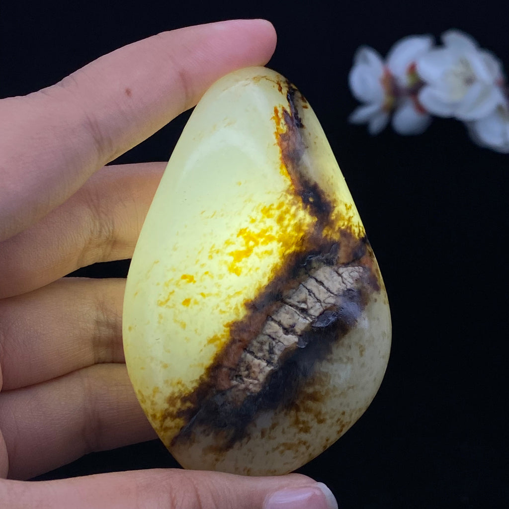 和田玉-洒金皮白肉籽料手把件（125克）