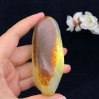 和田玉-聚红皮青花底籽料手把件（178.5克）