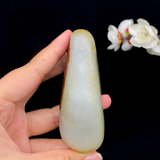 和田玉-聚红皮青花底籽料手把件（178.5克）