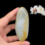 和田玉-聚红皮青花底籽料手把件（178.5克）