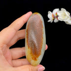 和田玉-聚红皮青花底籽料手把件（178.5克）