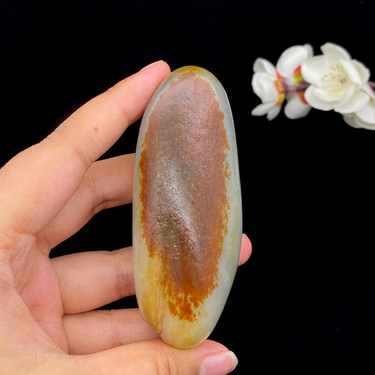 和田玉-聚红皮青花底籽料手把件（178.5克）