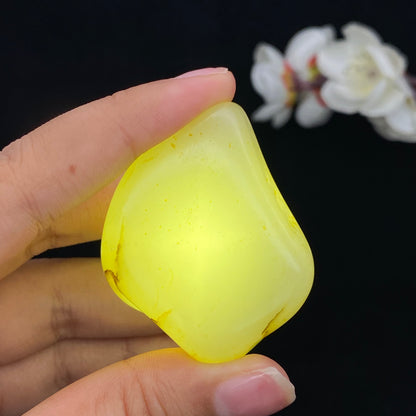 和田玉-淡淡的洒金皮白肉籽料原石（54.6克）
