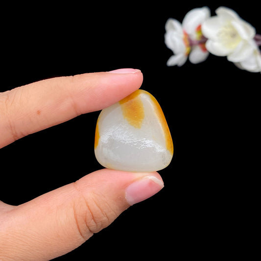 和田玉-聚黄皮青花底籽料吊坠籽（13.2克）