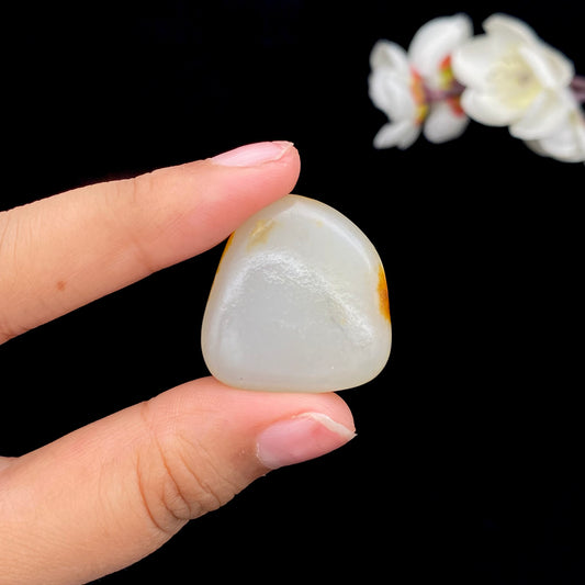 和田玉-聚黄皮青花底籽料吊坠籽（13.2克）