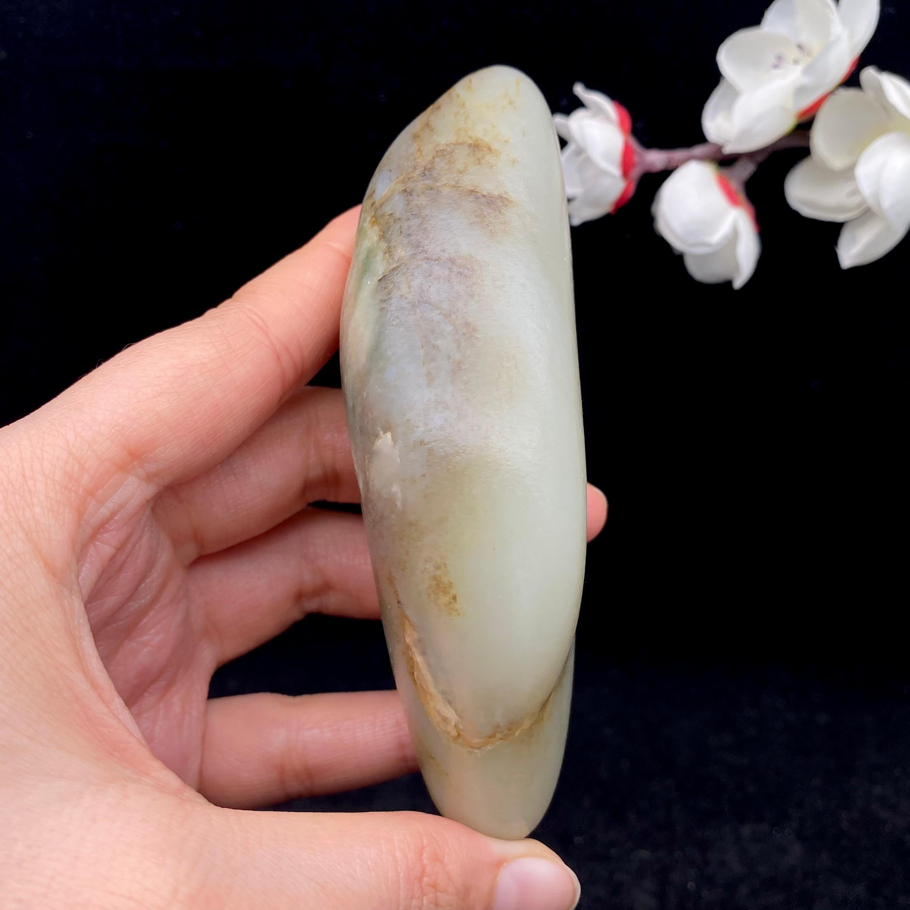 和田玉秋梨皮籽料手把件（215.8g）