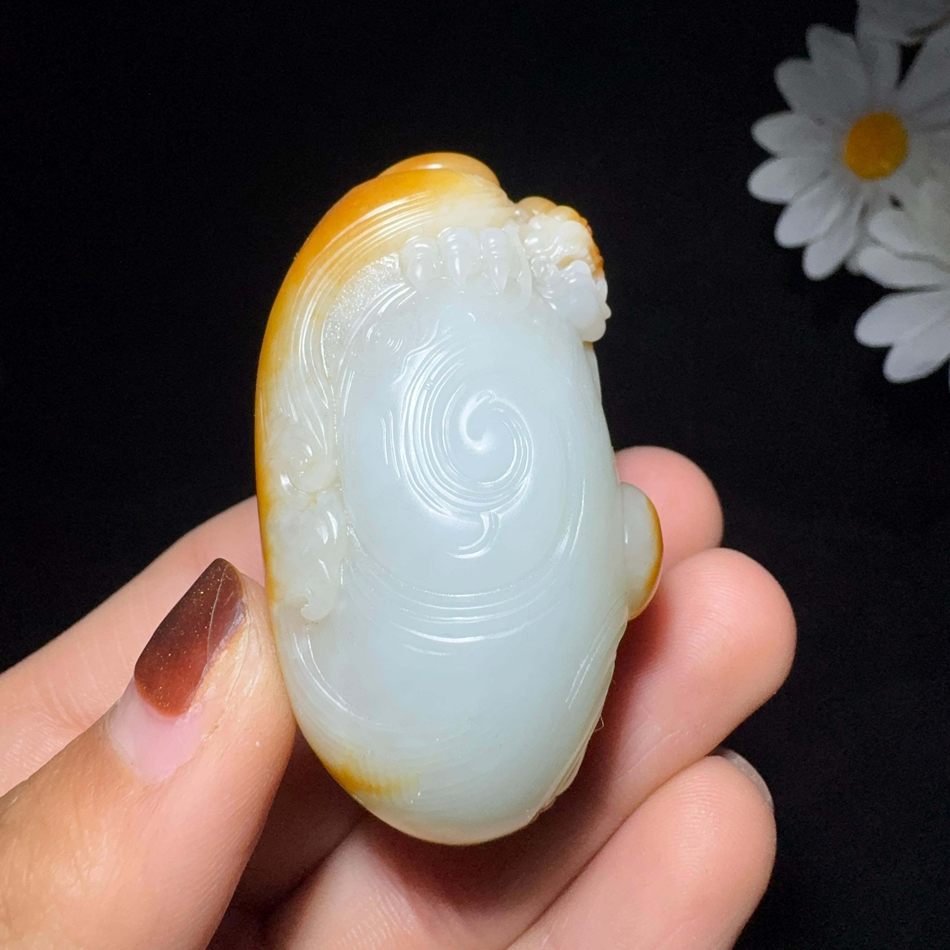 和田玉籽料挂件龙行天下手把件（92.6g）