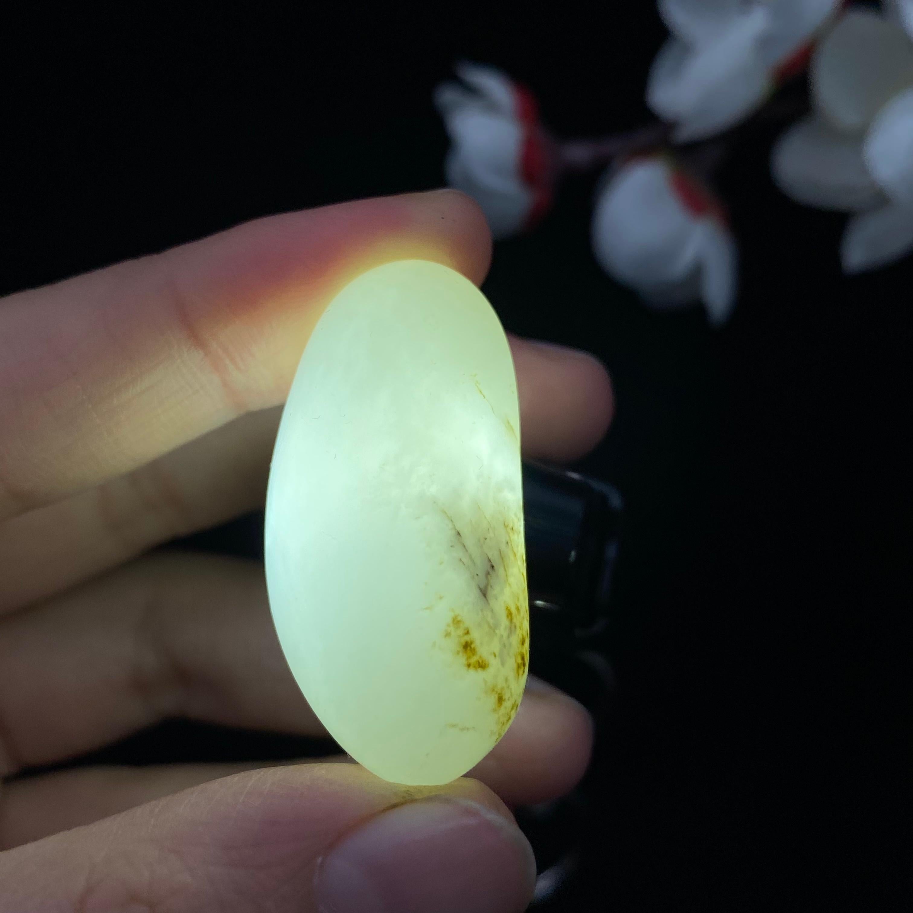 和田玉秋梨皮籽料原石（16.7g）