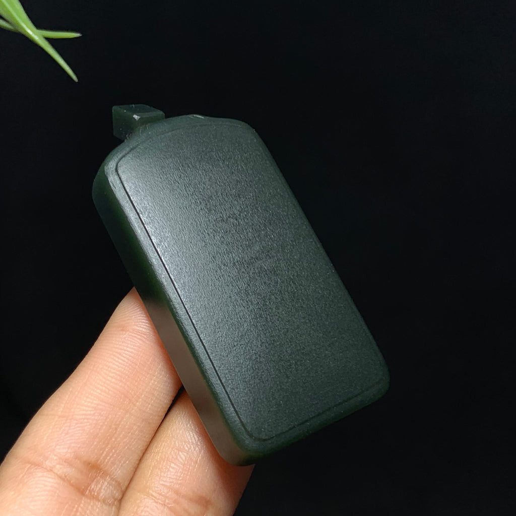 和田玉墨碧无事牌（48.2g）