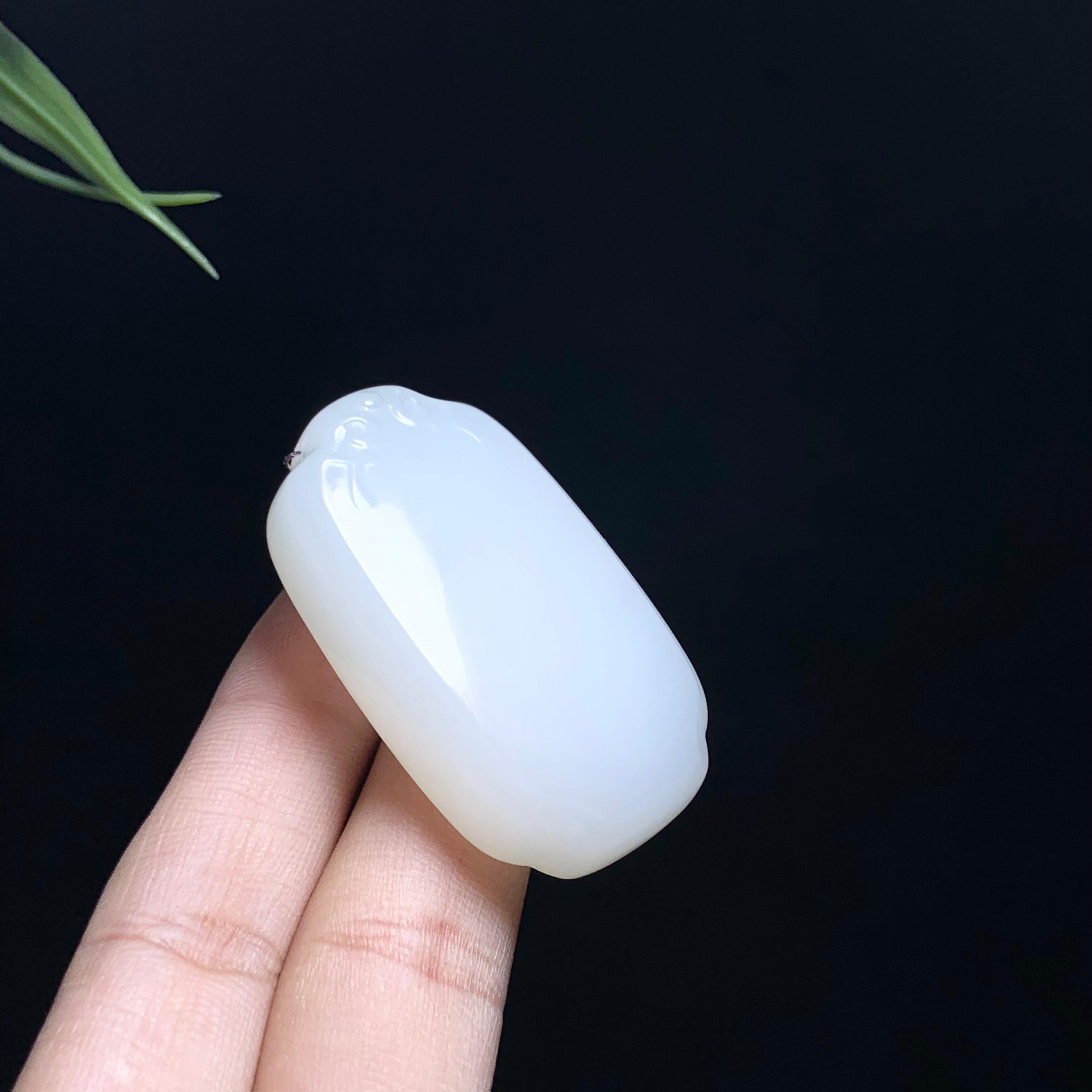 和田冰底白玉无事牌（34.3g）