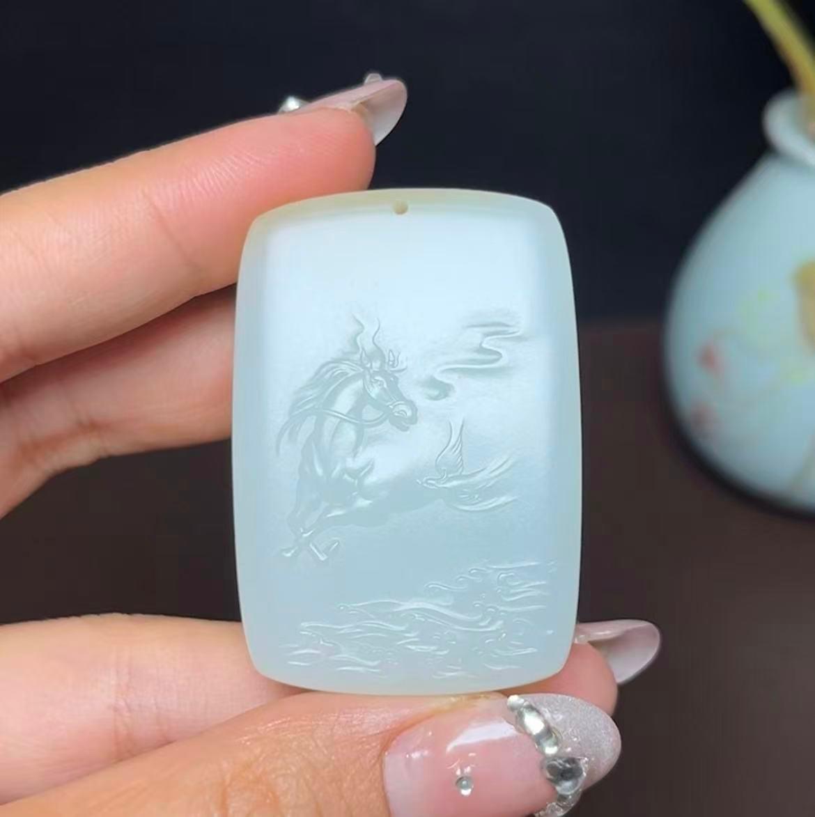 新疆和田玉且末料羊脂玉生肖马马到成功（39.4g）