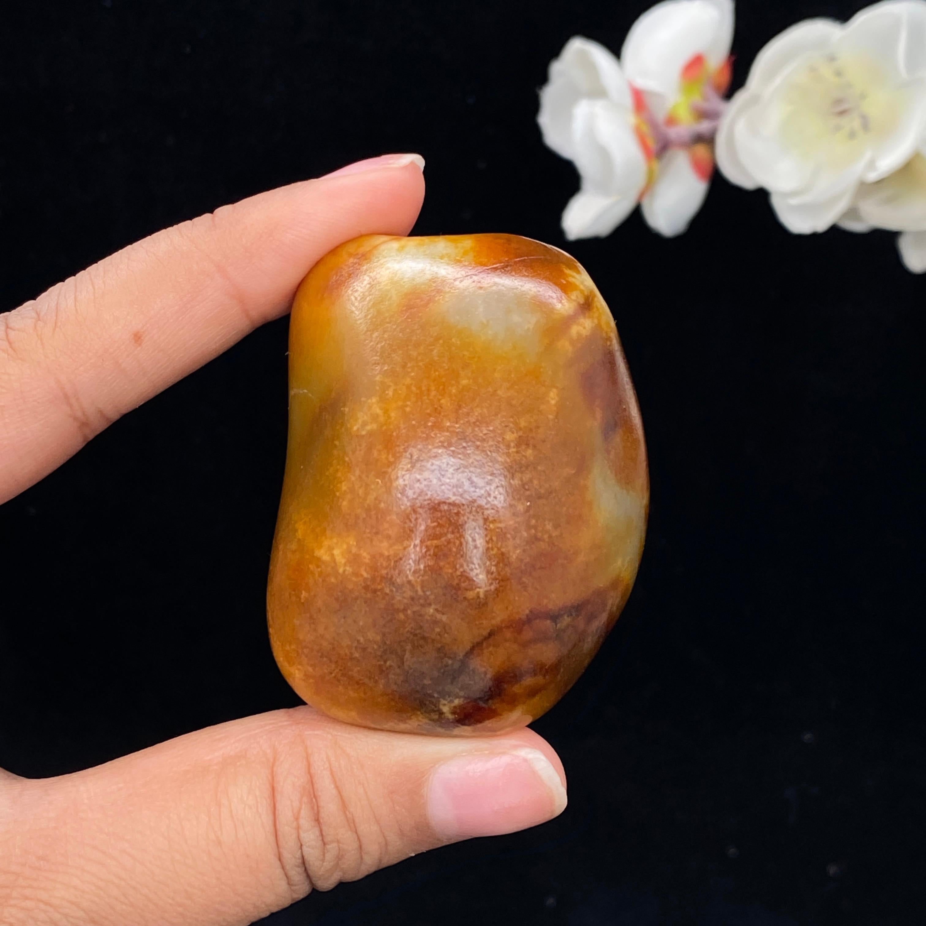 和田玉黄沁皮籽料手把件（116.8g）