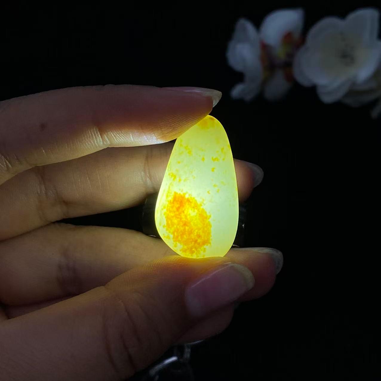 和田玉洒金皮籽料吊坠籽（7.7g）