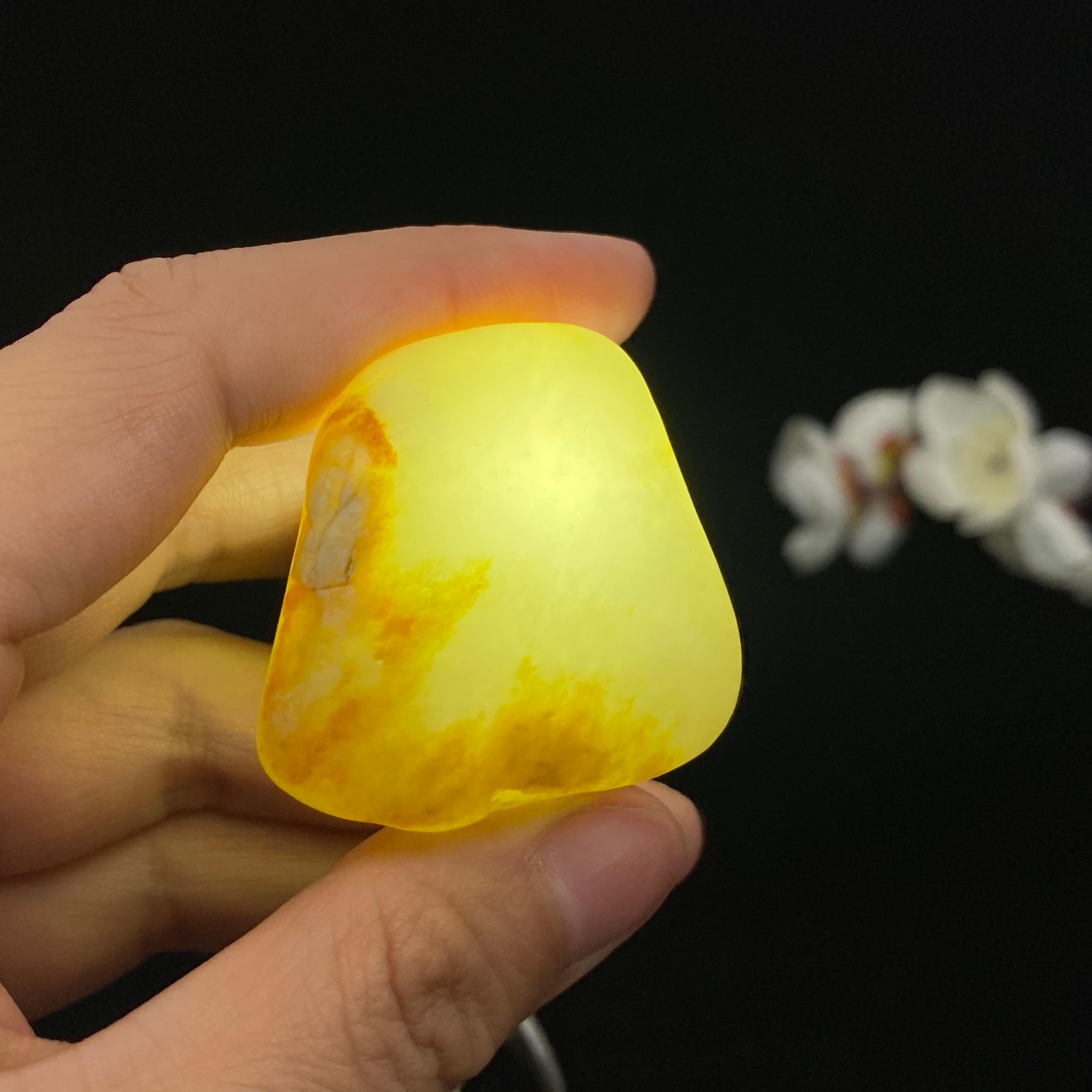 【超值推荐】和田玉黄皮籽料原石（31.6g）
