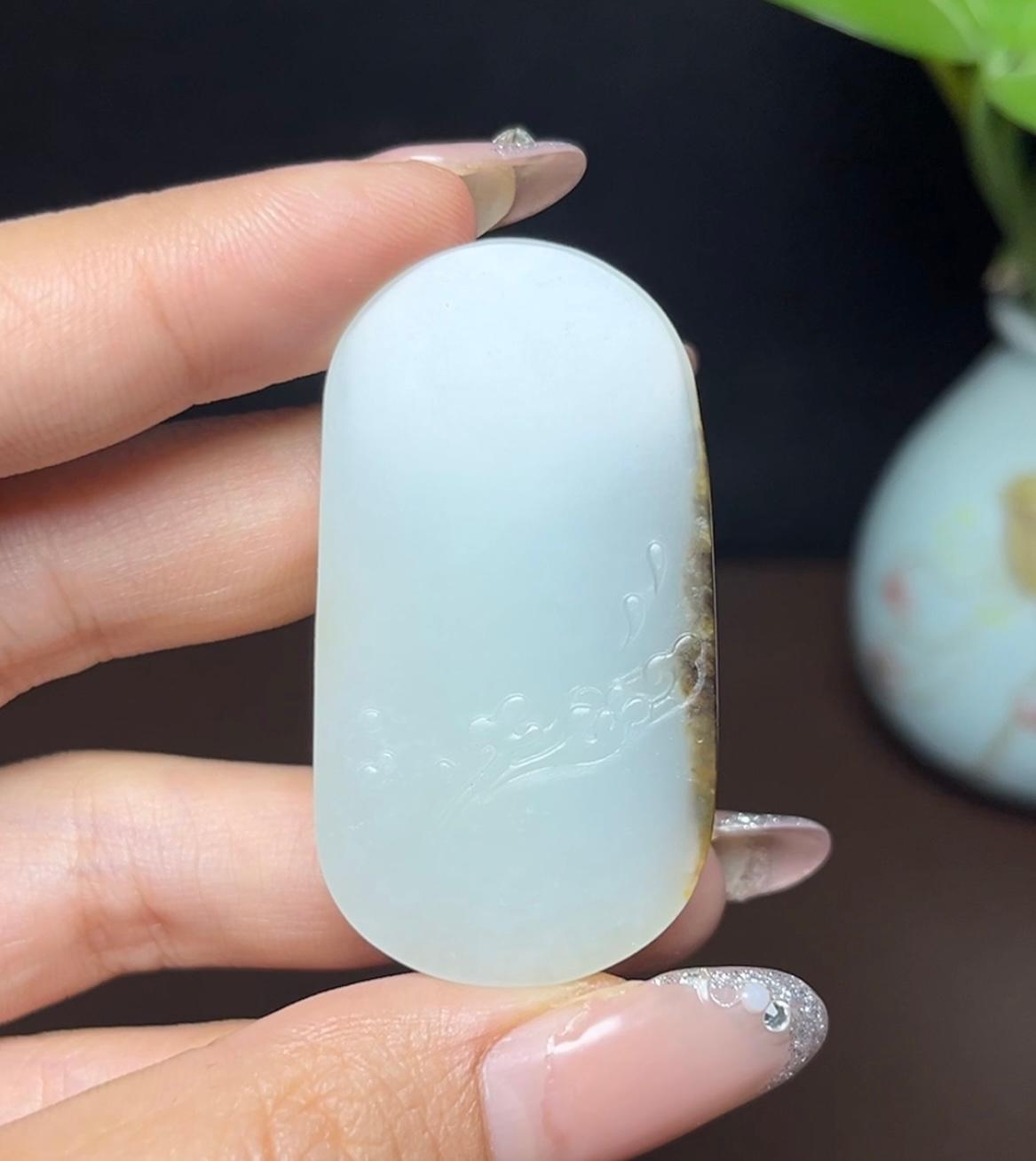 新疆和田玉籽料黑皮白肉佛公（30.0g）