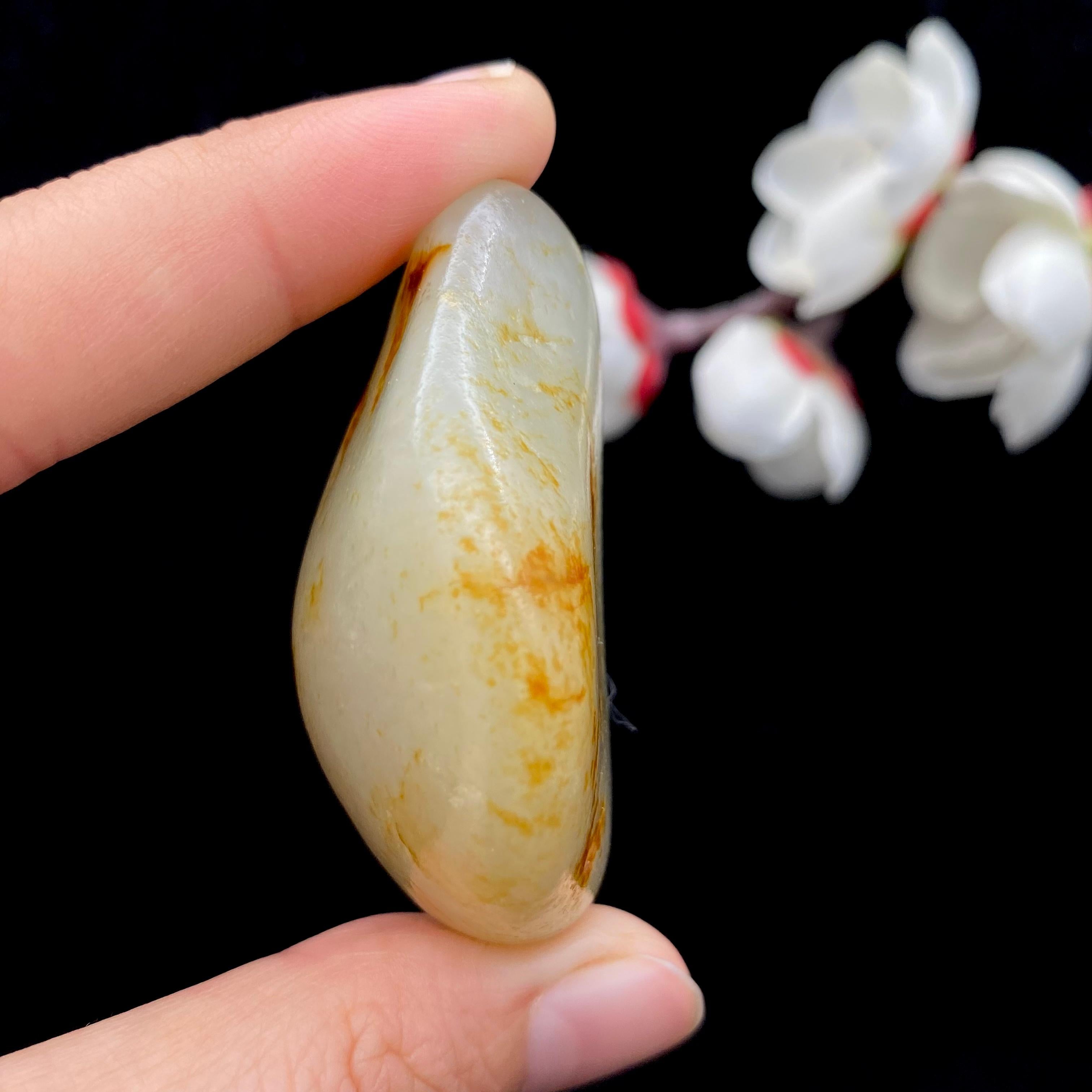和田玉洒红皮籽料挂件（49.3g）