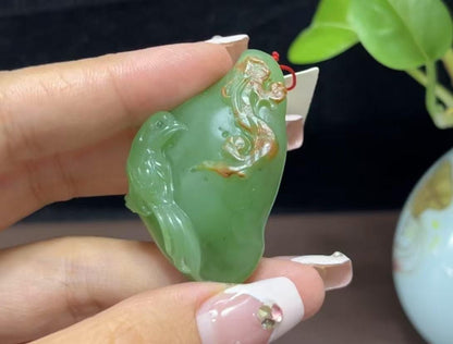 和田玉苹果绿碧玉喜上眉梢（28.3g）