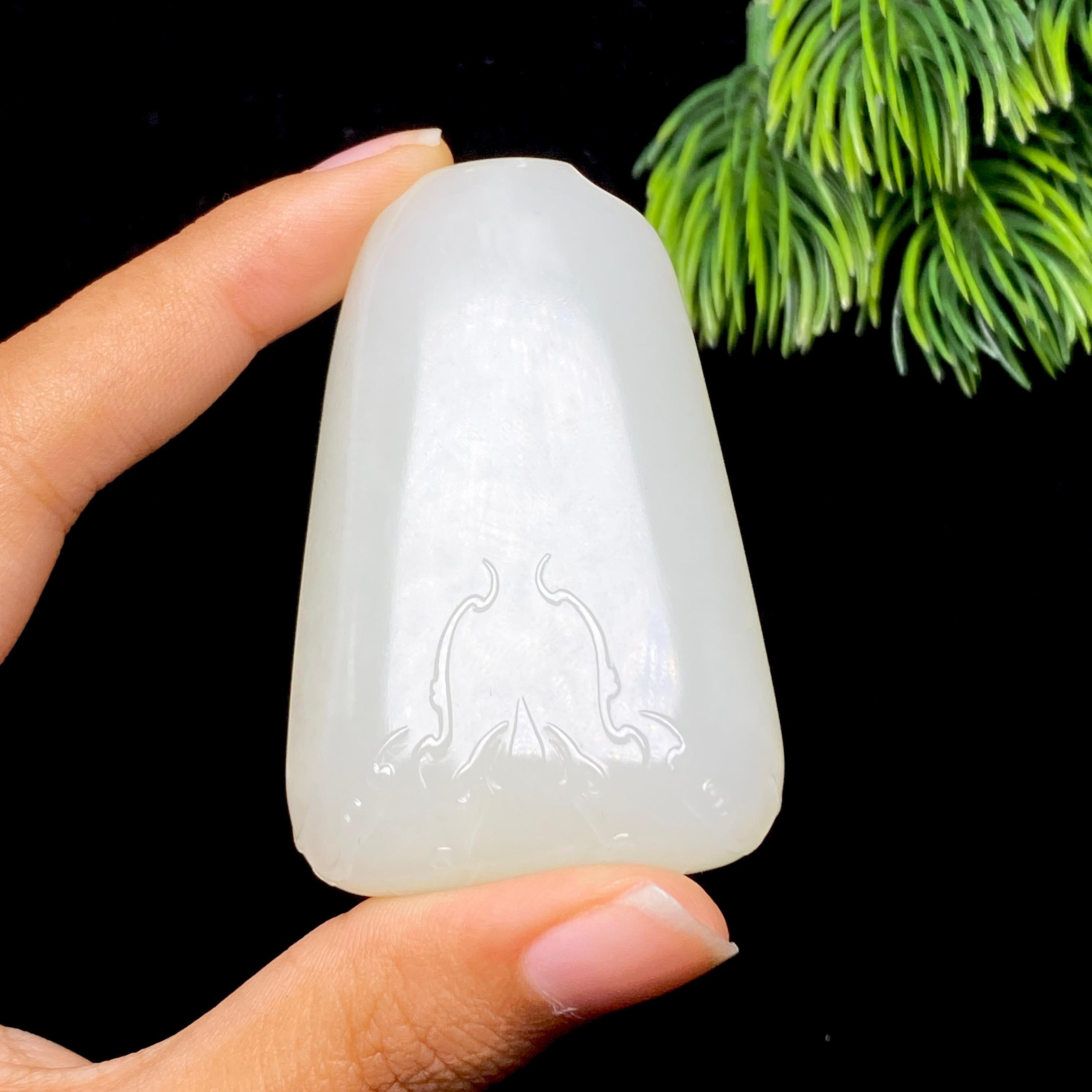 和田玉籽料无事牌（68.4g）