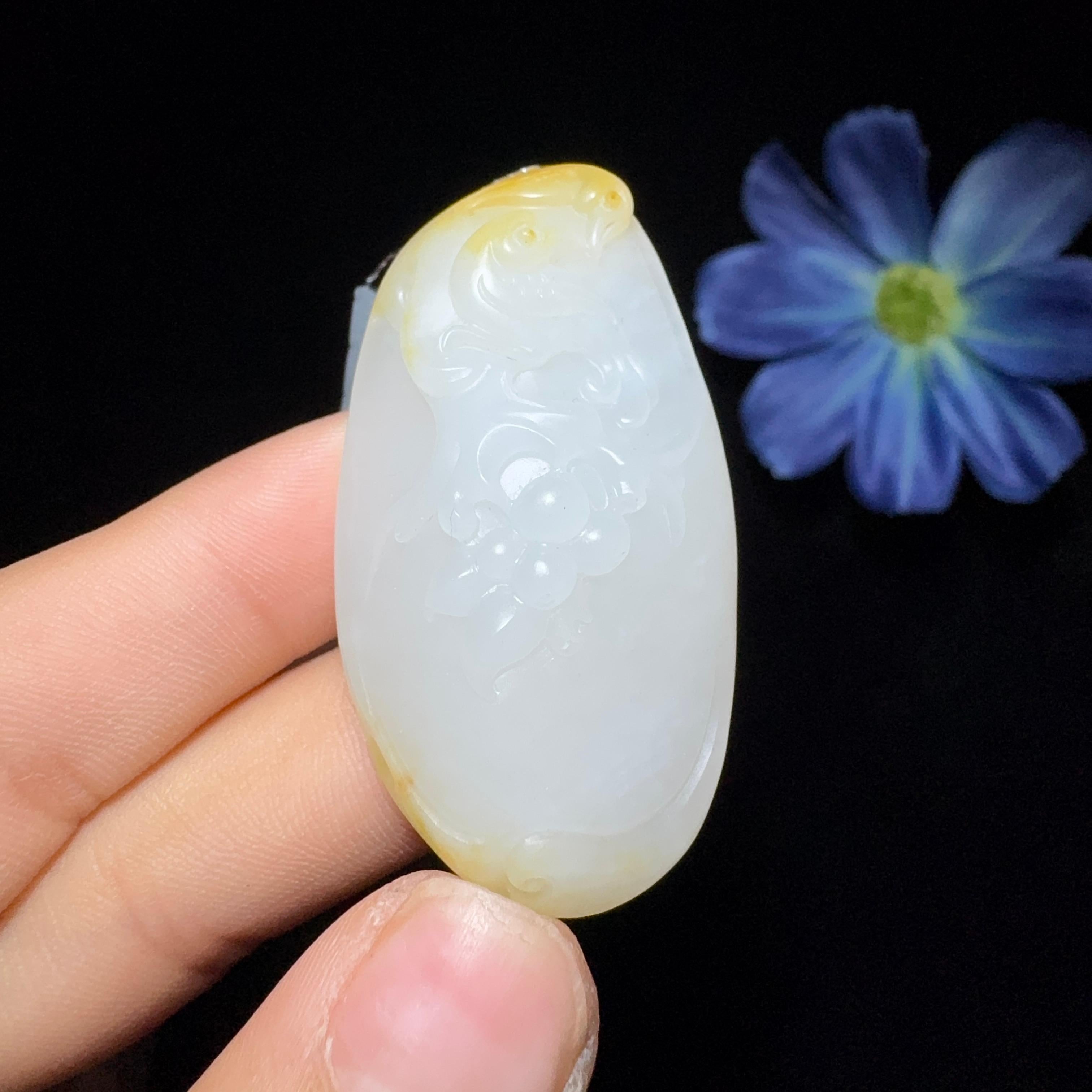 和田玉籽料挂件喜上眉梢（23.4g）