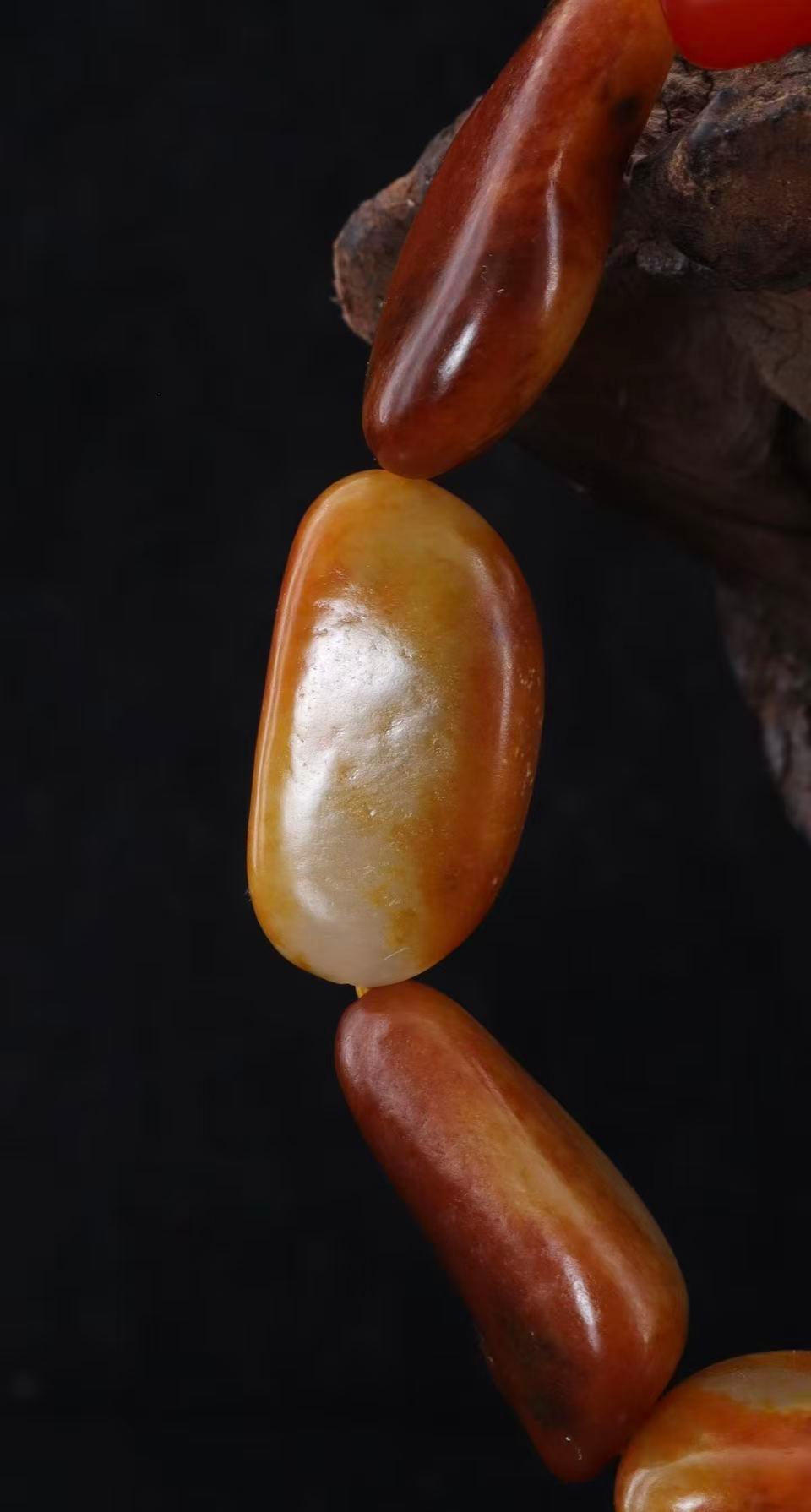 和田玉黄沁皮籽料【精品手串】（56.4g）