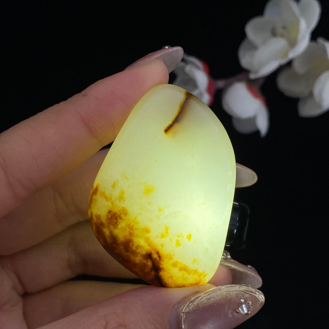 和田玉聚红皮籽料原石（33.9g）