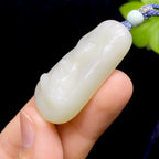 和田玉新疆且末米达料白玉观音（17.9g）