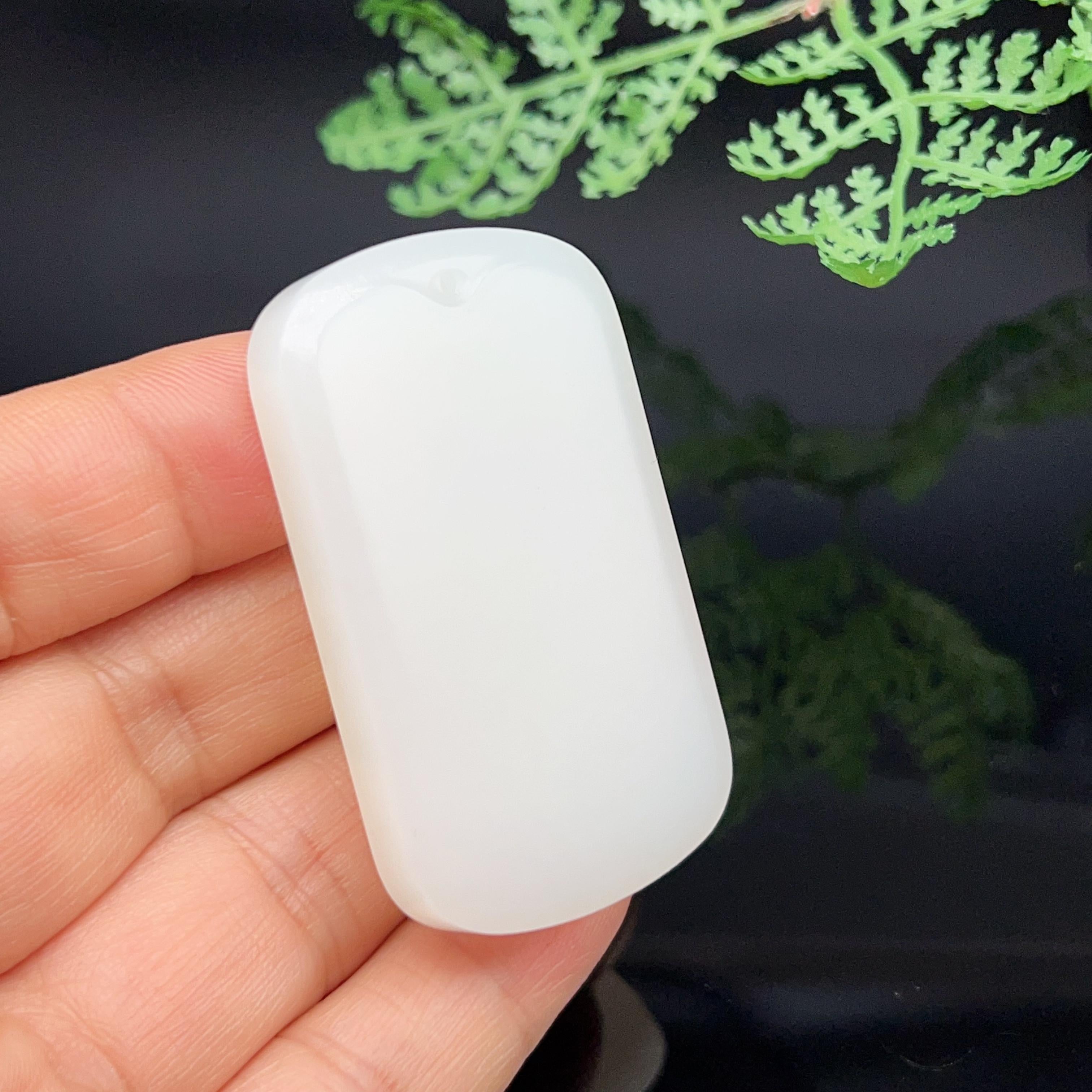 和田玉羊脂白玉无事牌（30.7g）