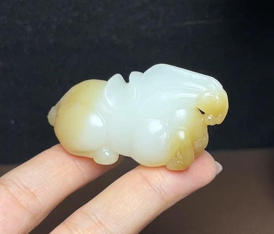 和田玉且末糖羊脂玉生肖马马到成功（49.5g）