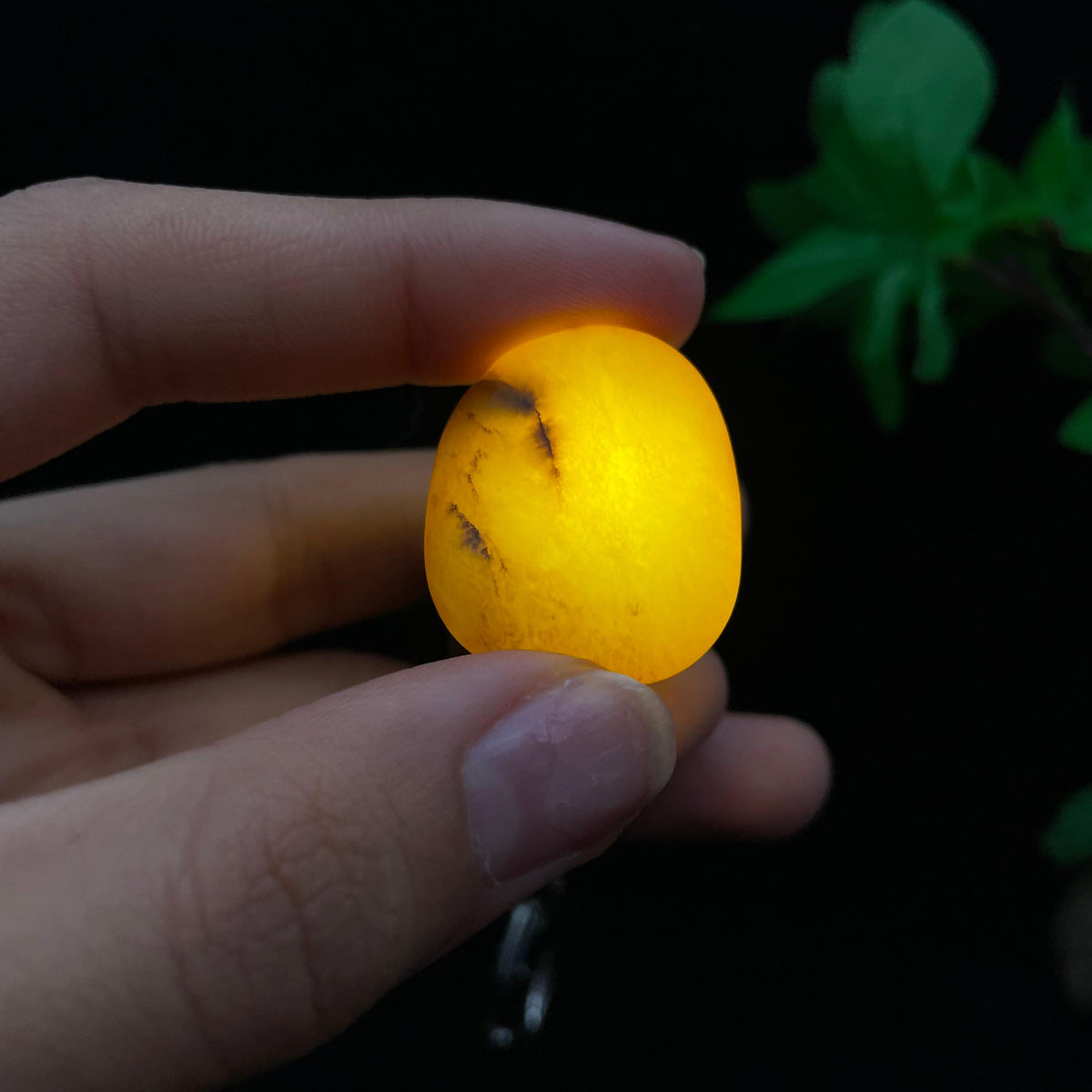 和田玉黄沁皮籽料（12.4g）