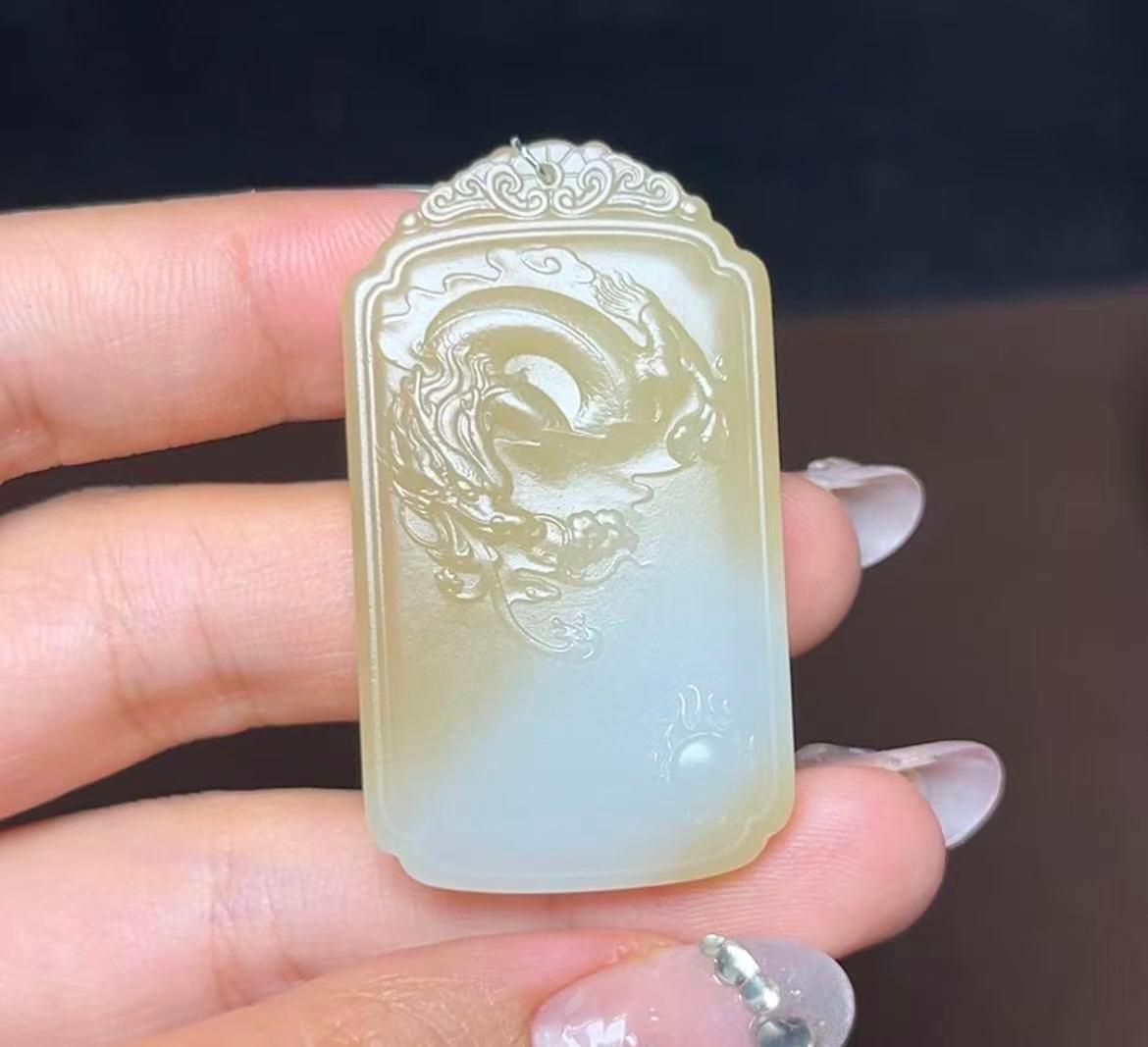 新疆和田玉且末料龙牌（20.7g）