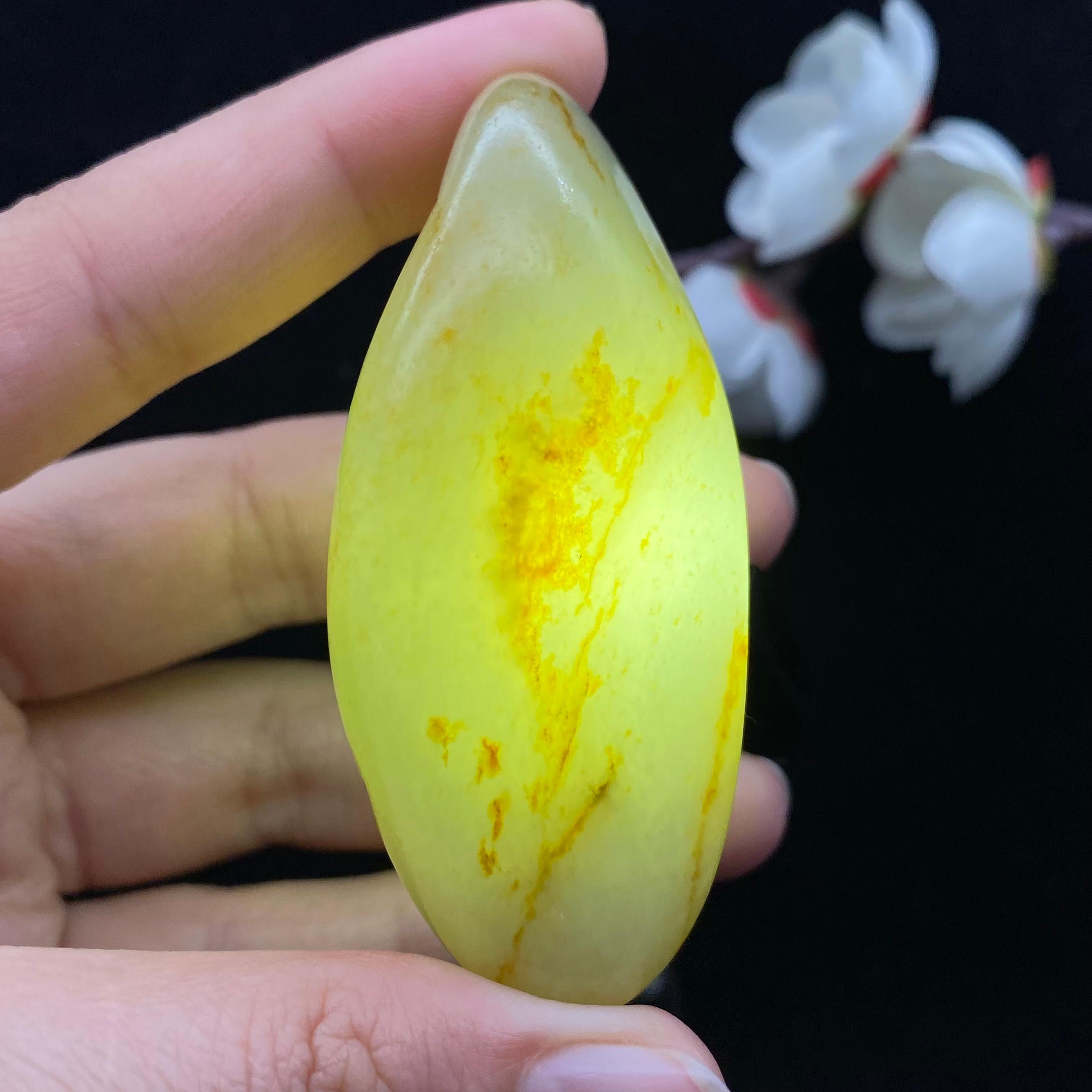 和田玉洒金皮籽料手把件（60g）