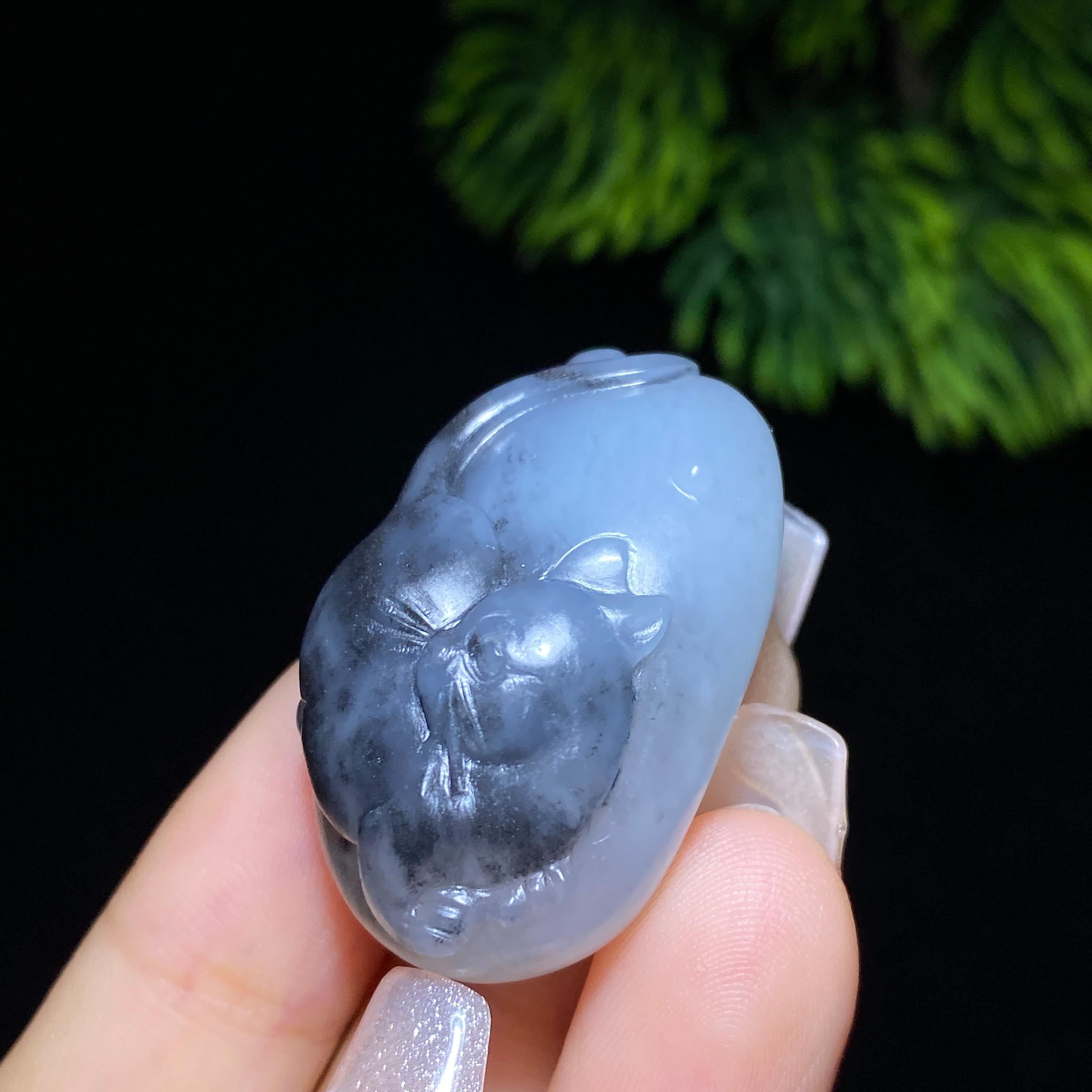 和田玉籽料青花猫挂件（15.4g） – 厚德载玉