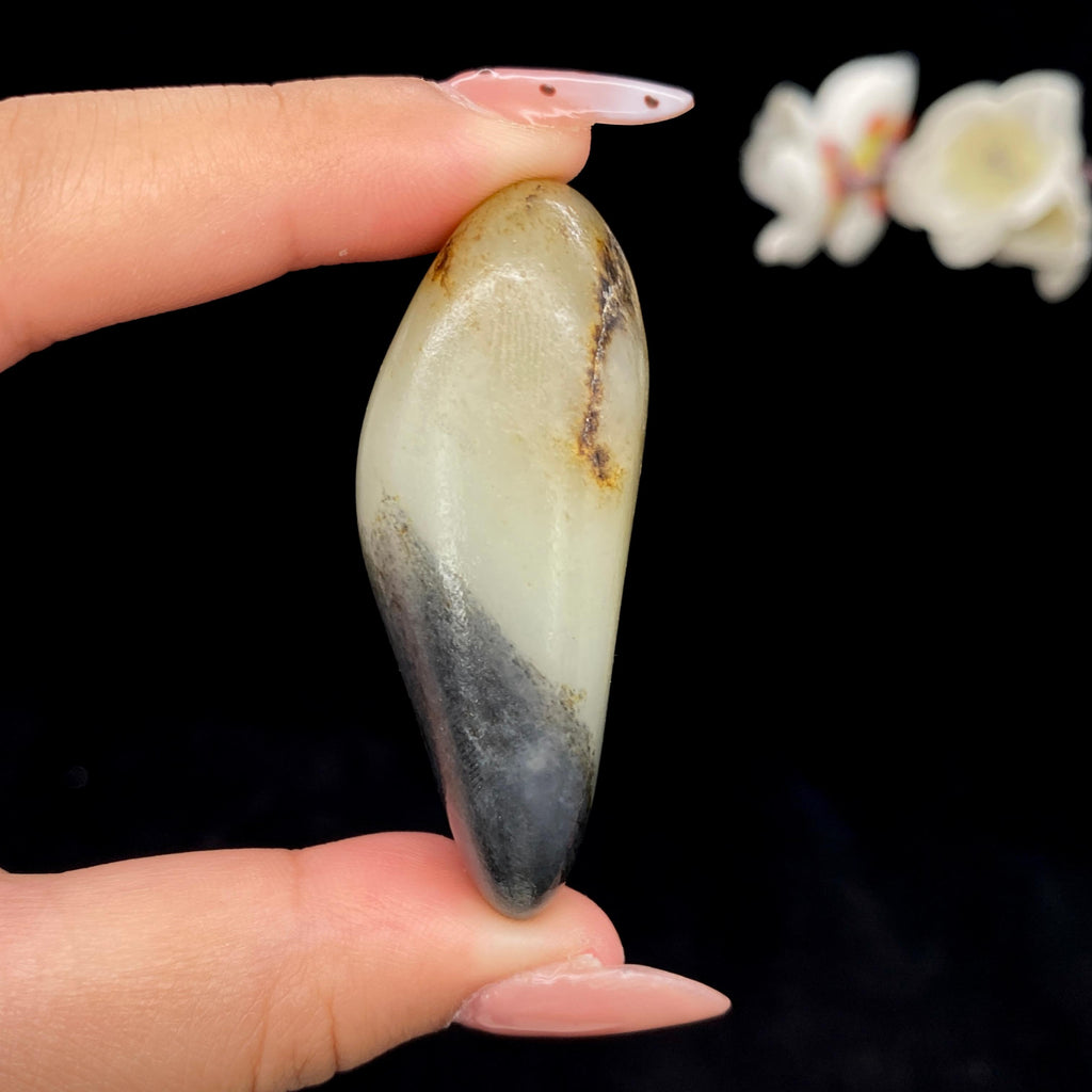 和田玉青花带秋梨皮籽料挂件（61g）