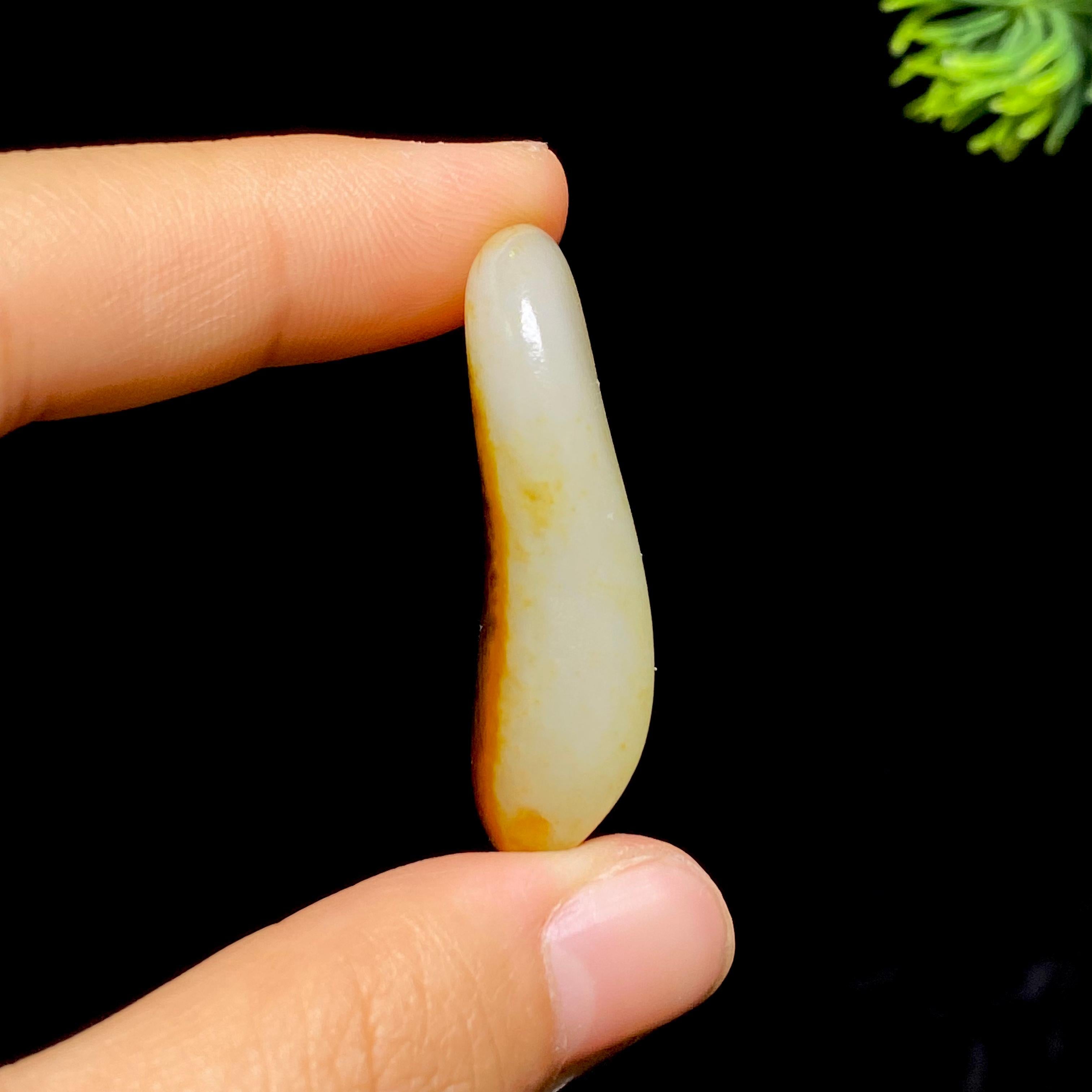 和田玉聚红皮籽料（12.6g）