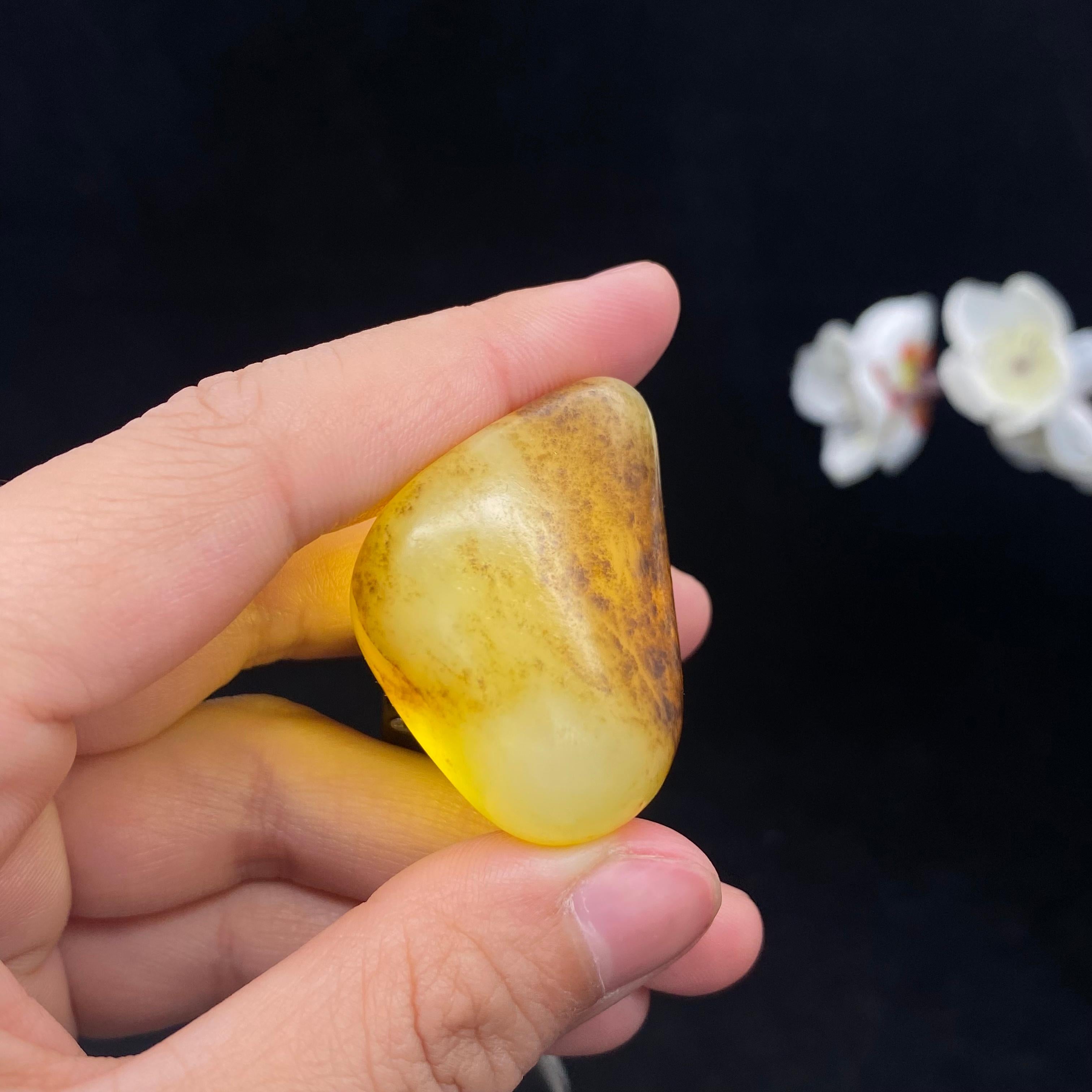 和田玉秋梨皮籽料原石（31.9g）