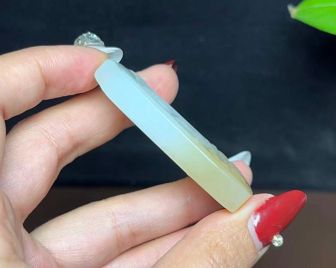 新疆和田玉且末糖白羊脂玉大势至菩萨（35.1g）