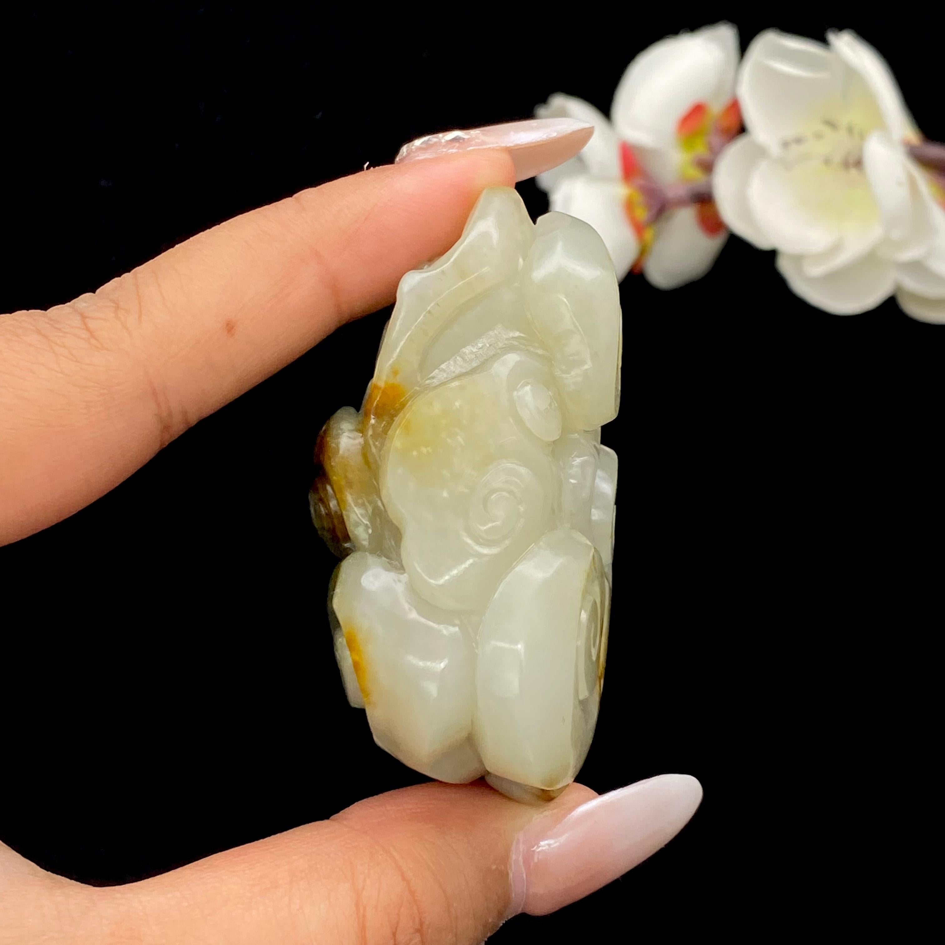 和田玉洒金皮带翠籽料【如意】挂件（91.8g）