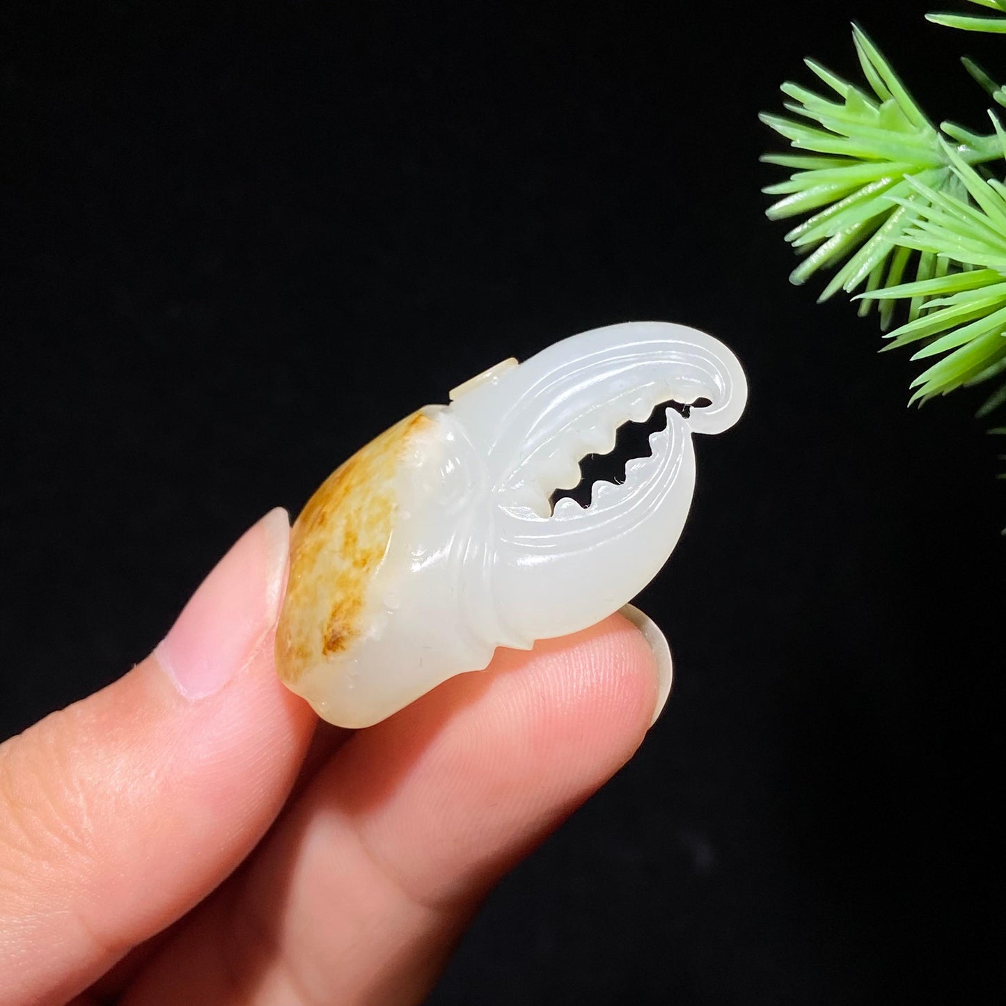 和田玉籽料蟹脚八方来财（9.9g）