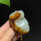 收藏级和田籽料洒金皮白玉貔貅回头手把件（80.3g）